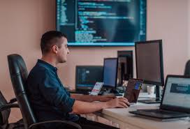 DIPLOMA IN COMPUTER OFFICE MANAGEMENT (DCOM)